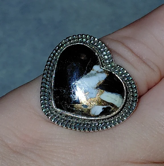 White Buffalo Copper Turquoise Sterling Silver Heart Shaped Ring - Picture 7 of 8